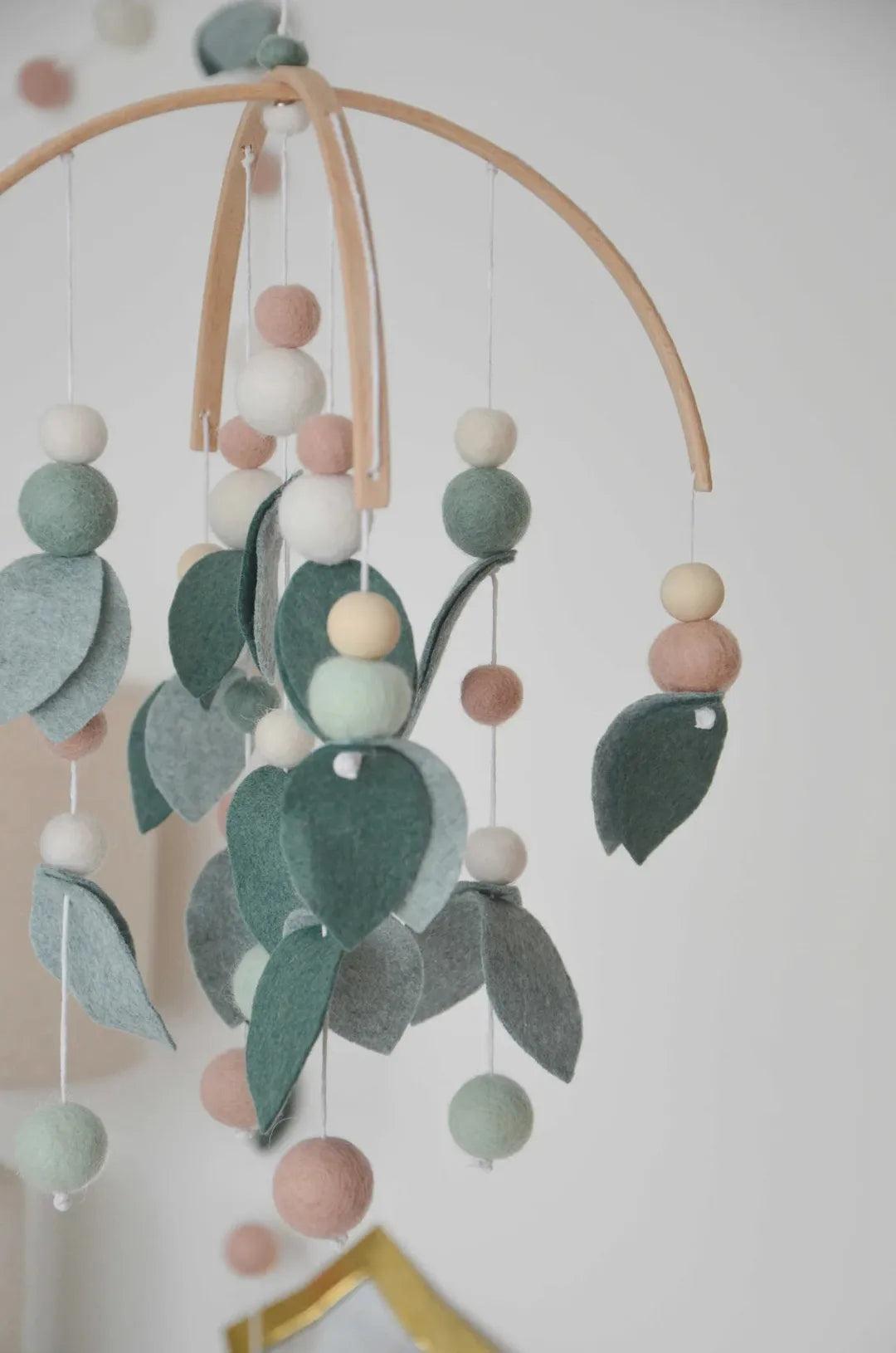 Mobile fait-main Vert & rose