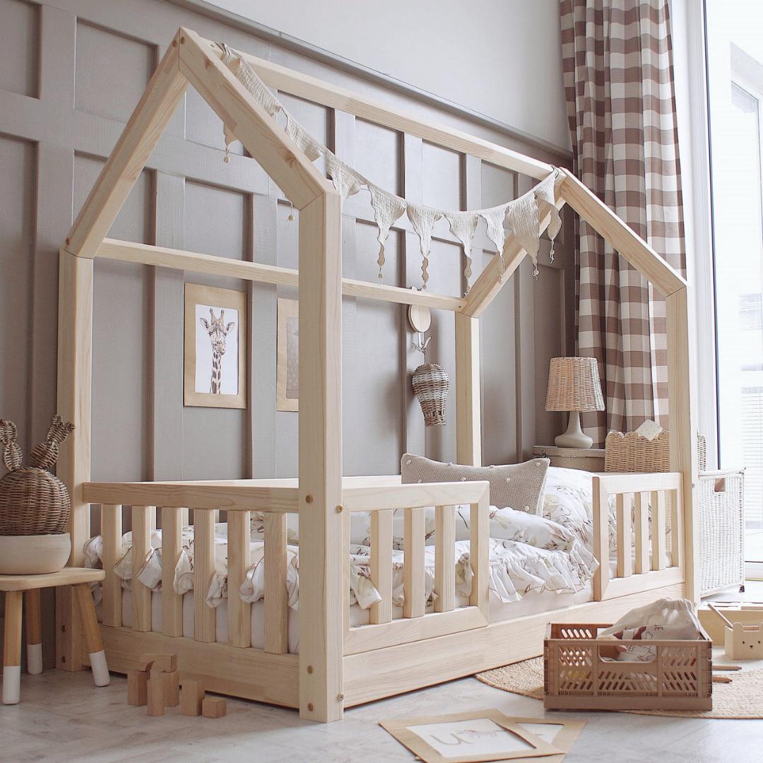 Lit cabane Montessori avec barrière Andrea 80x160cm Entrée au milieu