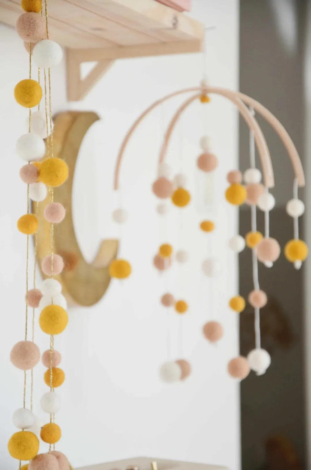 Guirlande chambre bébé - Jaune moutarde &amp; Blanc